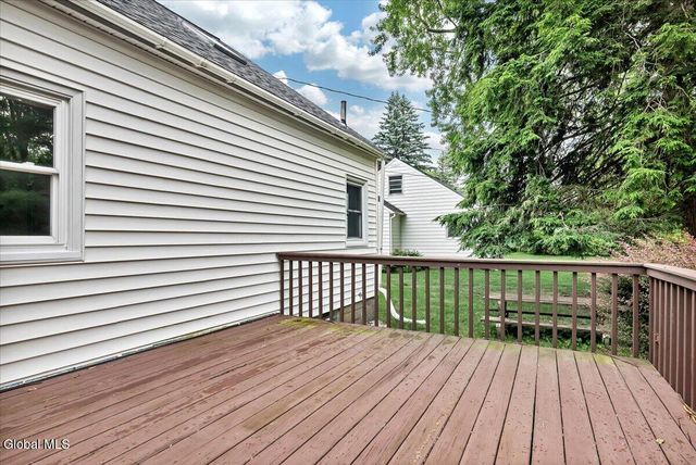 2027 Fairlawn Parkway, Niskayuna, NY 12309