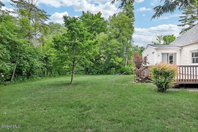 2027 Fairlawn Parkway, Niskayuna, NY 12309