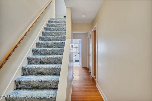 2027 Fairlawn Parkway, Niskayuna, NY 12309
