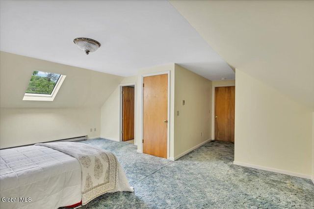 2027 Fairlawn Parkway, Niskayuna, NY 12309