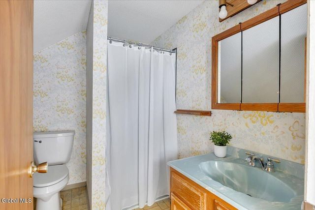 2027 Fairlawn Parkway, Niskayuna, NY 12309