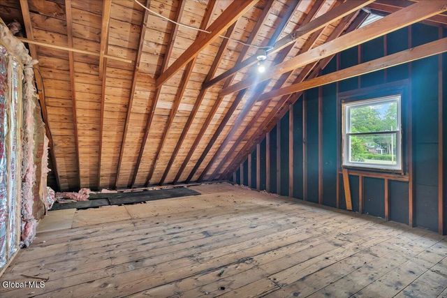 2027 Fairlawn Parkway, Niskayuna, NY 12309