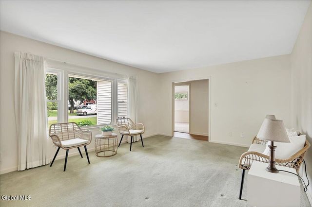 2027 Fairlawn Parkway, Niskayuna, NY 12309