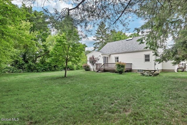 2027 Fairlawn Parkway, Niskayuna, NY 12309