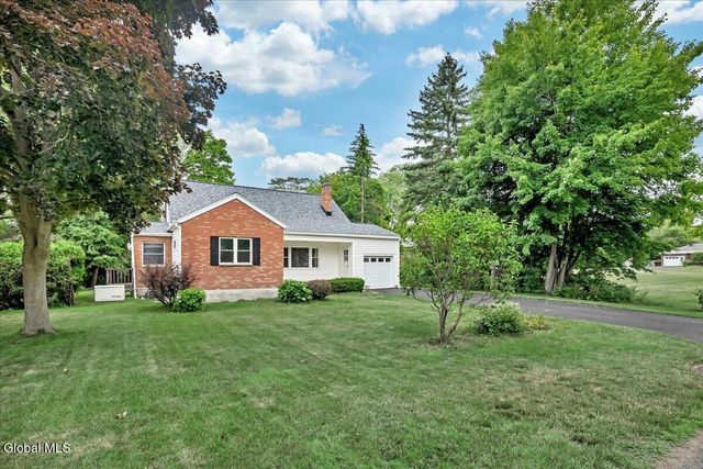 2027 Fairlawn Parkway, Niskayuna, NY 12309