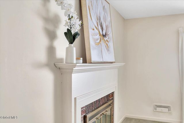 2027 Fairlawn Parkway, Niskayuna, NY 12309