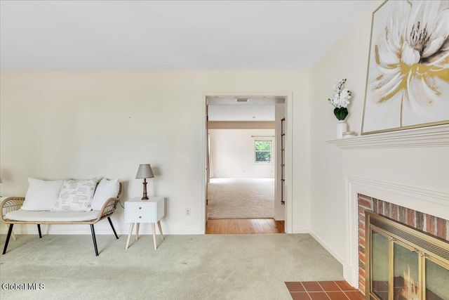 2027 Fairlawn Parkway, Niskayuna, NY 12309