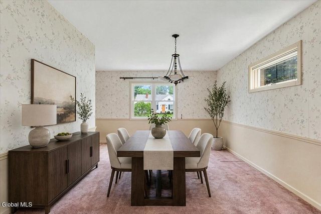 2027 Fairlawn Parkway, Niskayuna, NY 12309