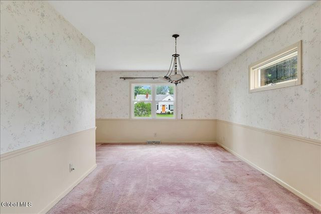 2027 Fairlawn Parkway, Niskayuna, NY 12309