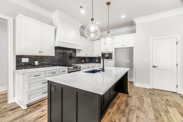 8 Acambaro Place, Hot Springs Village, AR 71909