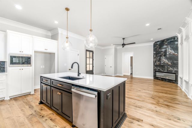 8 Acambaro Place, Hot Springs Village, AR 71909