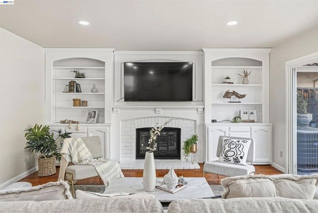 280 Summerford Cir, San Ramon, CA 94583