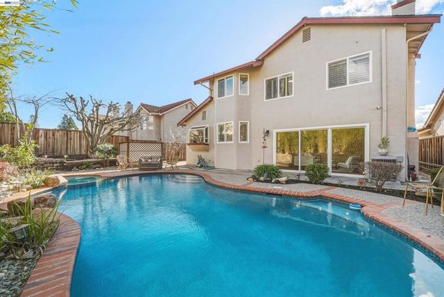 280 Summerford Cir, San Ramon, CA 94583