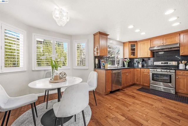 280 Summerford Cir, San Ramon, CA 94583