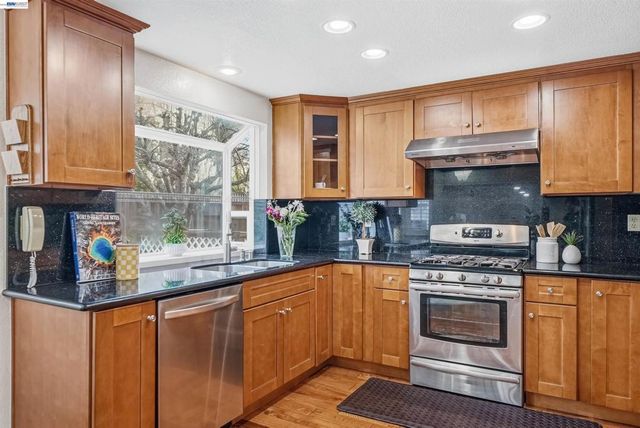 280 Summerford Cir, San Ramon, CA 94583