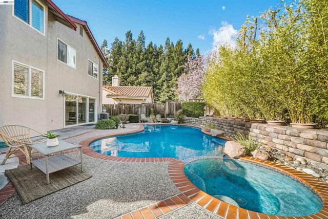 280 Summerford Cir, San Ramon, CA 94583