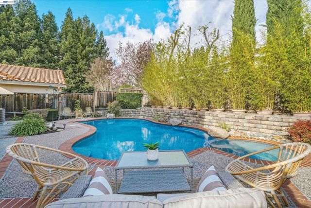 280 Summerford Cir, San Ramon, CA 94583