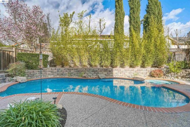 280 Summerford Cir, San Ramon, CA 94583