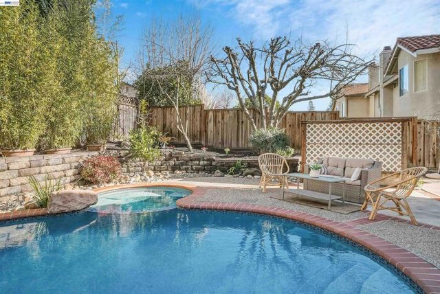 280 Summerford Cir, San Ramon, CA 94583