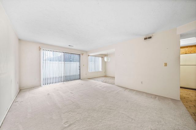 9 Greenbrook Dr 9, Stoughton, MA 02072