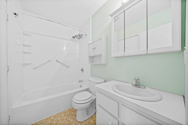 9 Greenbrook Dr 9, Stoughton, MA 02072