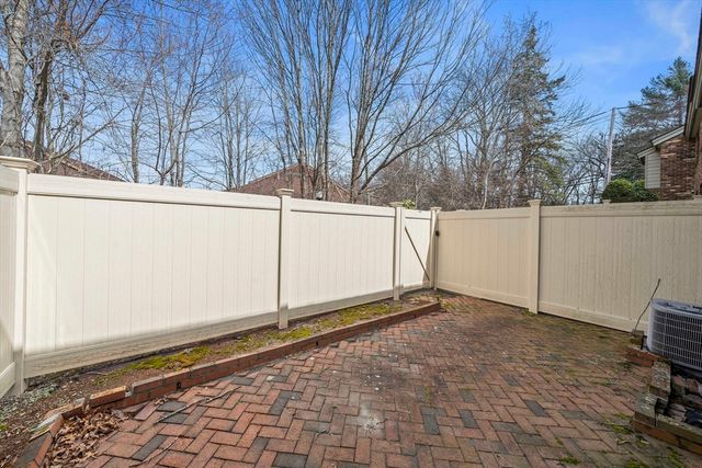 9 Greenbrook Dr 9, Stoughton, MA 02072