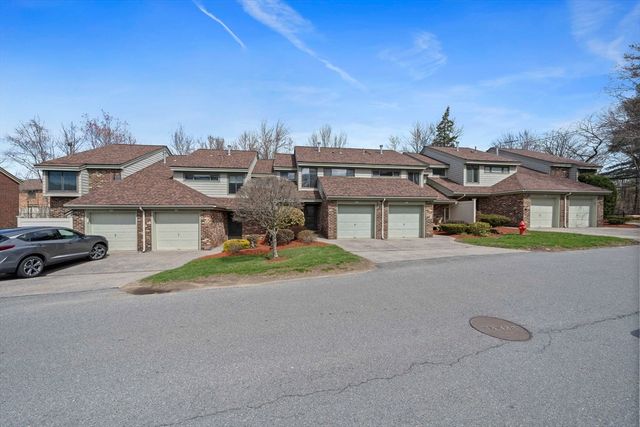 9 Greenbrook Dr 9, Stoughton, MA 02072