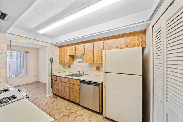 9 Greenbrook Dr 9, Stoughton, MA 02072