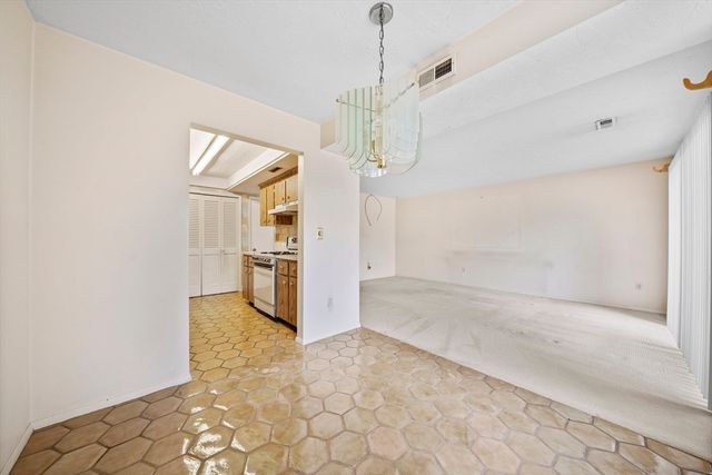 9 Greenbrook Dr 9, Stoughton, MA 02072