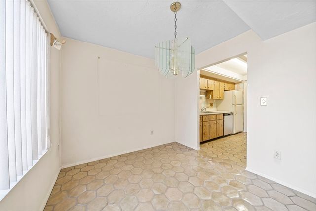 9 Greenbrook Dr 9, Stoughton, MA 02072