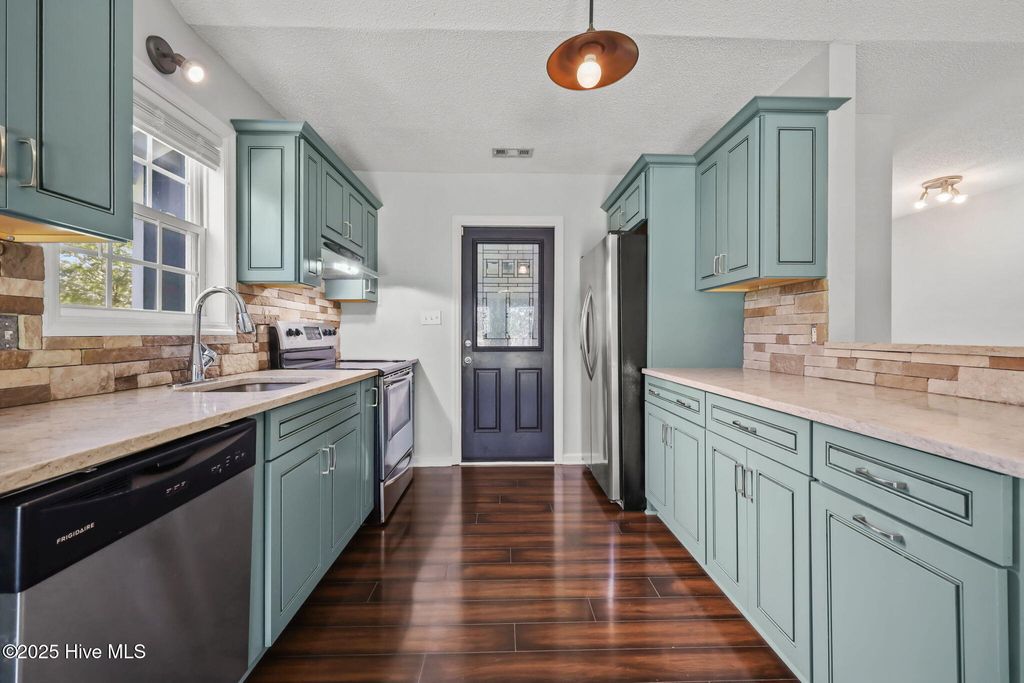 268 Parnell Road, Hubert, NC 28539