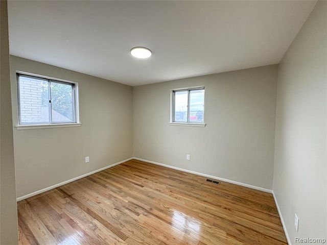 20350 Alderton Street, Detroit, MI 48219