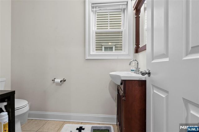 817 7th Street A, Secaucus, NJ 07094