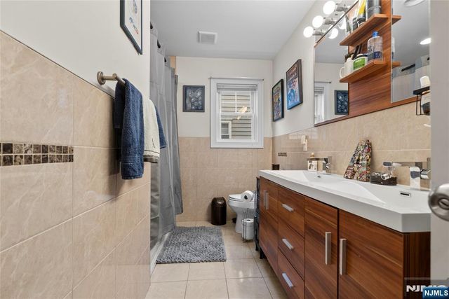 817 7th Street A, Secaucus, NJ 07094