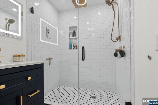 817 7th Street A, Secaucus, NJ 07094