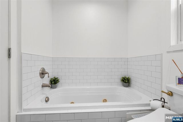 817 7th Street A, Secaucus, NJ 07094