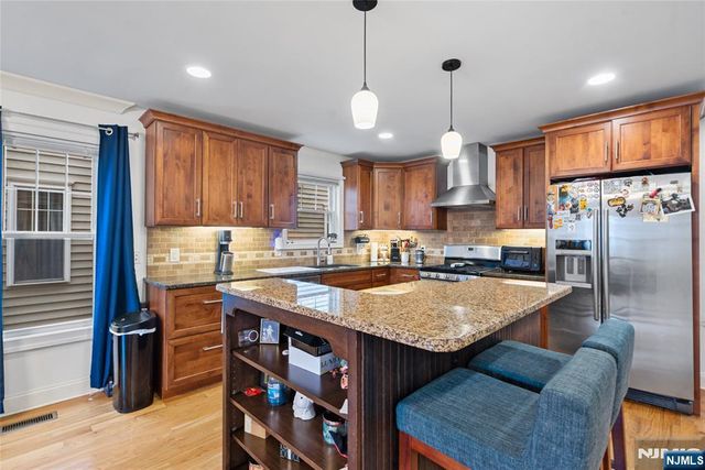 817 7th Street A, Secaucus, NJ 07094