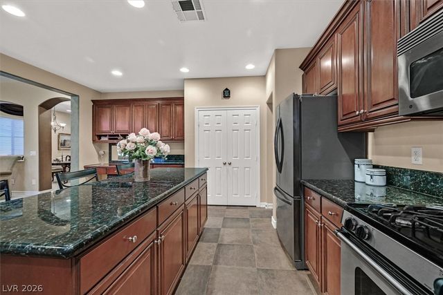 7630 Port Orchard Avenue, Las Vegas, NV 89113