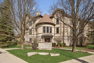695 Roger Williams Avenue 301, Highland Park, IL 60035
