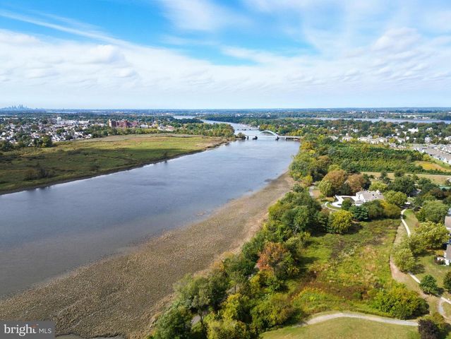 29 PENNINGTON CT, Riverside, NJ 08075