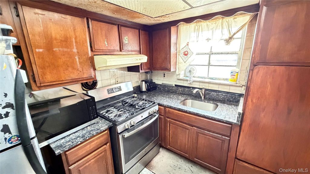 2016 Lafayette Avenue, Bronx, NY 10473 — photo 2