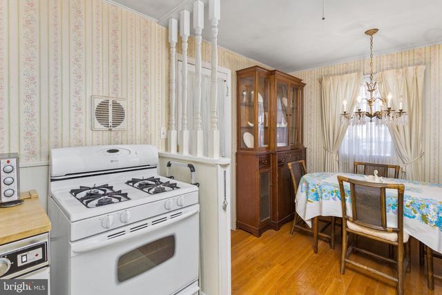 6 WESTON RD, Ewing, NJ 08618
