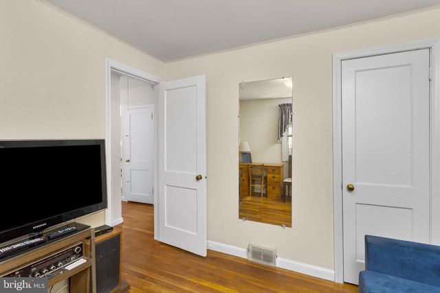 6 WESTON RD, Ewing, NJ 08618