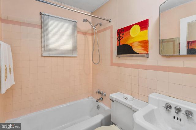 6 WESTON RD, Ewing, NJ 08618