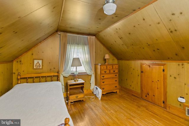 6 WESTON RD, Ewing, NJ 08618