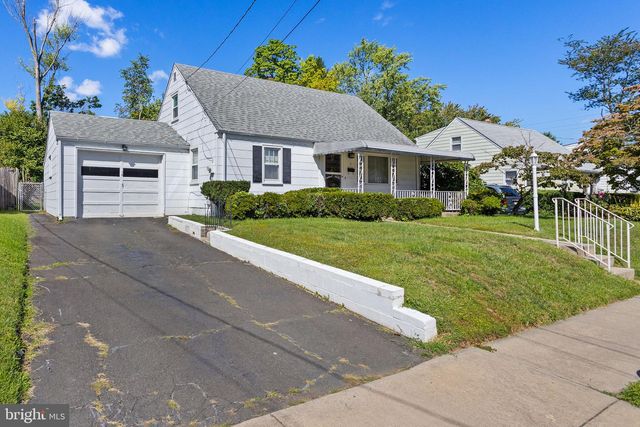 6 WESTON RD, Ewing, NJ 08618