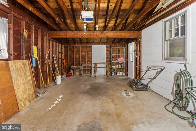 6 WESTON RD, Ewing, NJ 08618