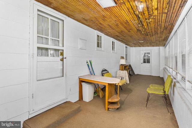 6 WESTON RD, Ewing, NJ 08618