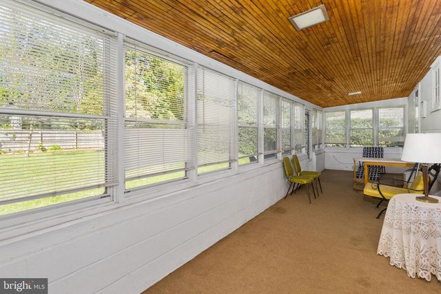 6 WESTON RD, Ewing, NJ 08618
