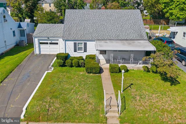 6 WESTON RD, Ewing, NJ 08618
